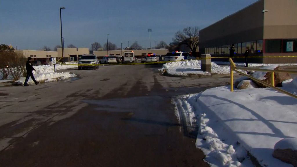 TIROTEO EN ESCUELA DE DES MOINES, IOWA, DEJA 2 ESTUDIANTES MUERTOS Y UN EMPLEADO EN CONDICIÓN GRAVE, DICEN LAS AUTORIDADES
