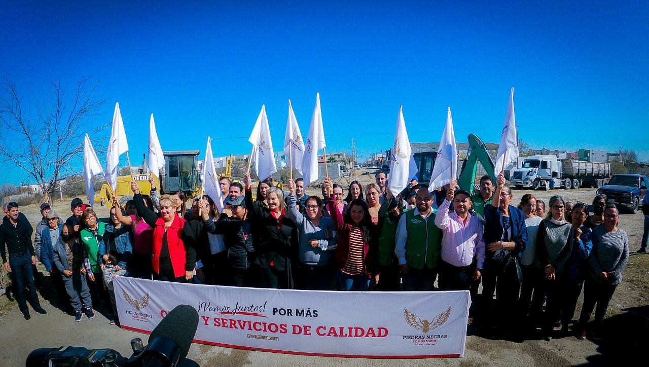 CON UNA INVERSIÓN DE 1 MILLÓN Y MEDIO DE PESOS CONSTRUYEN CALLE PARA COMUNICAR LA COLONIA COLINAS Y LA DEPORTIVA