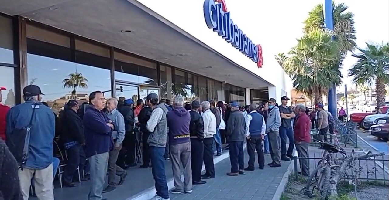 DEMORA BANAMEX PAGO A PENSIONADOS 