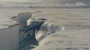 UN ICEBERG DE 14 VECES EL TAMAÑO DE PARÍS SE DESPRENDE EN LA ANTÁRTIDA TRAS AÑOS DE FRACTURAS