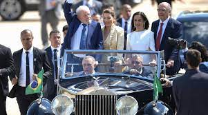 LULA DA SILVA ASUME LA PRESIDENCIA DE BRASIL
