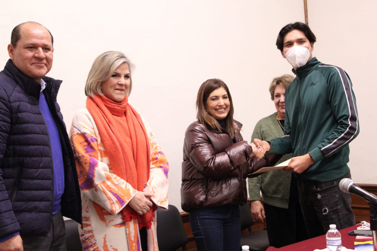 CULTURA COAHUILA: GANADORES DE LA CONVOCATORIA ‘SARAPE VIVO’ RECIBEN ESTÍMULOS PARA PRODUCCIÓN DE LA PRENDA