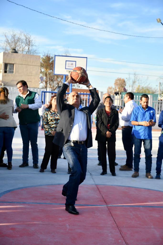 ENTREGAN CANCHA DE BASQUETBOL REHABILITADA