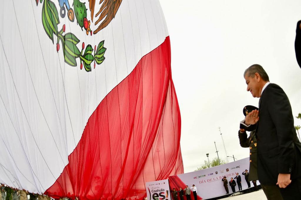 EN COAHUILA, CONMEMORAN DÍA DE LA BANDERA