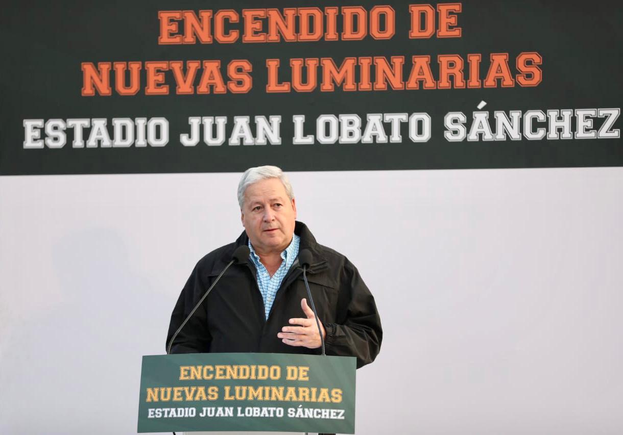 APOYA CHEMA FRAUSTRO A JÓVENES UNIVERSITARIOS