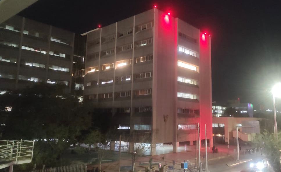 ILUMINA IMSS COAHUILA SUS EDIFICIOS DE ROJO PARA CONMEMORAR EL DÍA INTERNACIONAL DE LAS CARDIOPATÍAS CONGÉNITAS