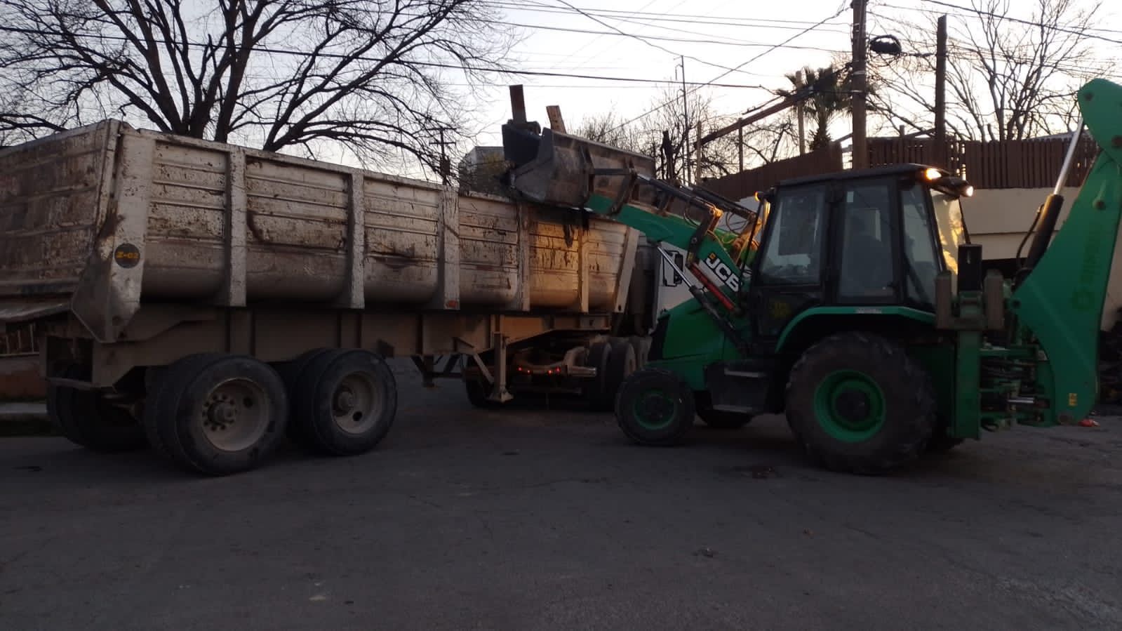 APOYA MUNICIPIO TRABAJOS DE LIMPIEZA EN VIVIENDA  SINIESTRADA