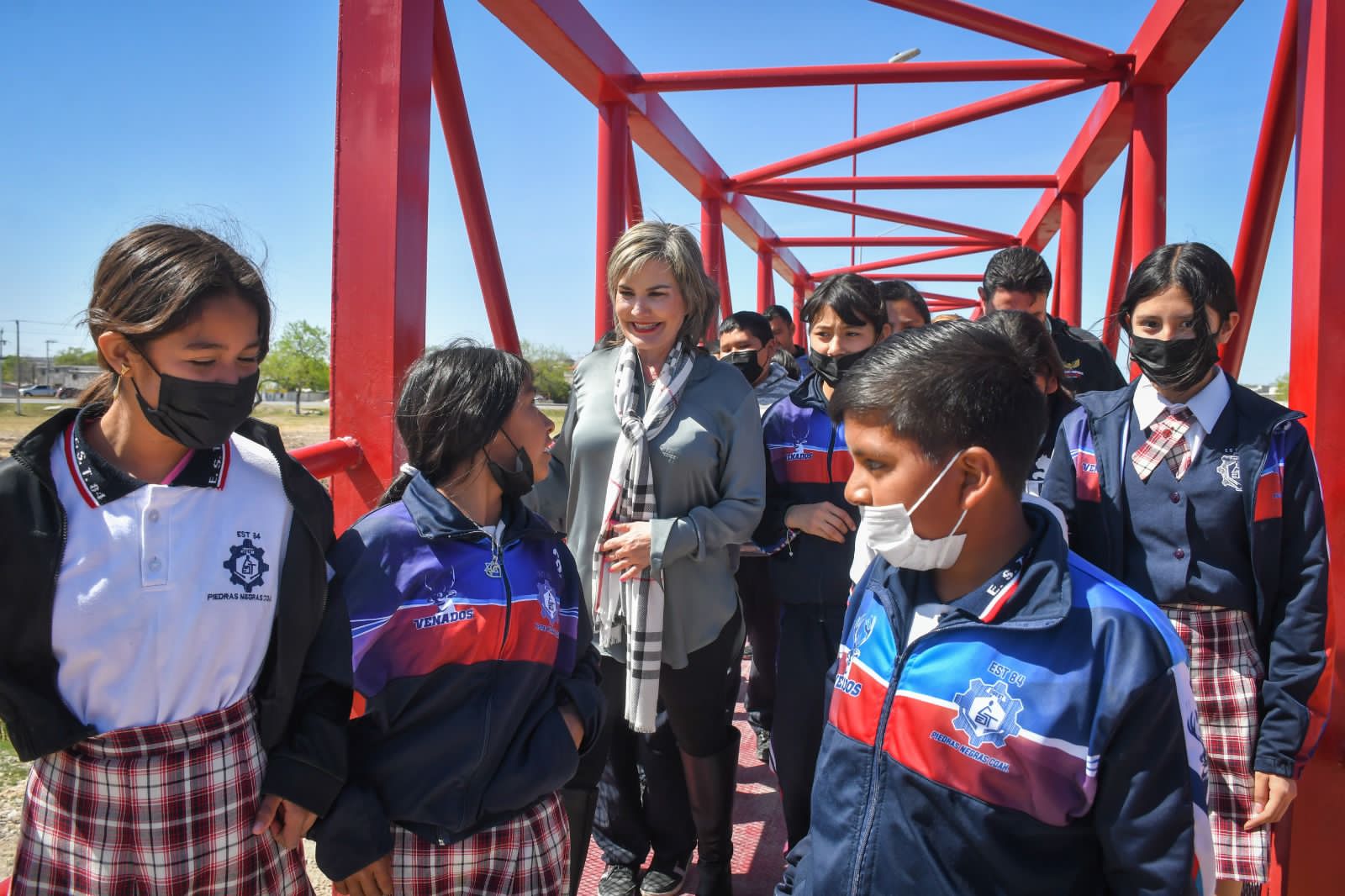 ENTREGA ALCALDESA PUENTE PEATONALSOBRE EL ARROYO EL SOLDADO