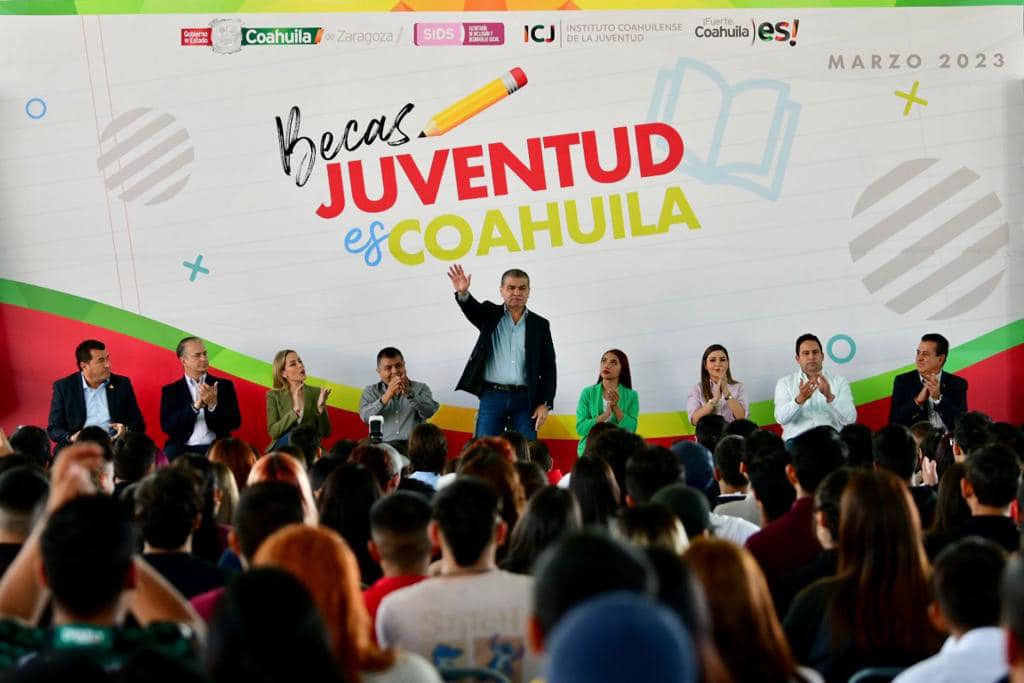 ENTREGA RIQUELME LAS BECAS “JUVENTUD ES COAHUILA”