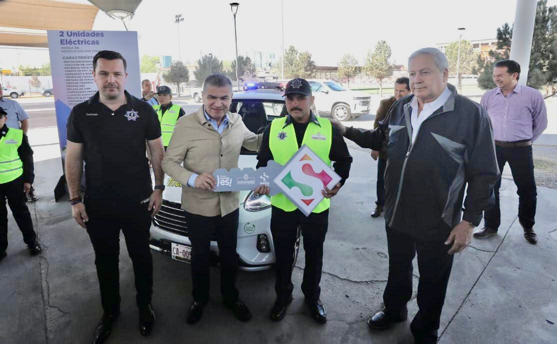Entregan 12 nuevas patrullas Riquelme y Chema Fraustro; presentan Policía Turística