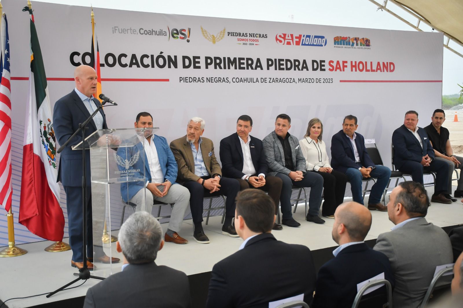 COLOCAN PRIMERA PIEDRA DE SAF HOLLAND
