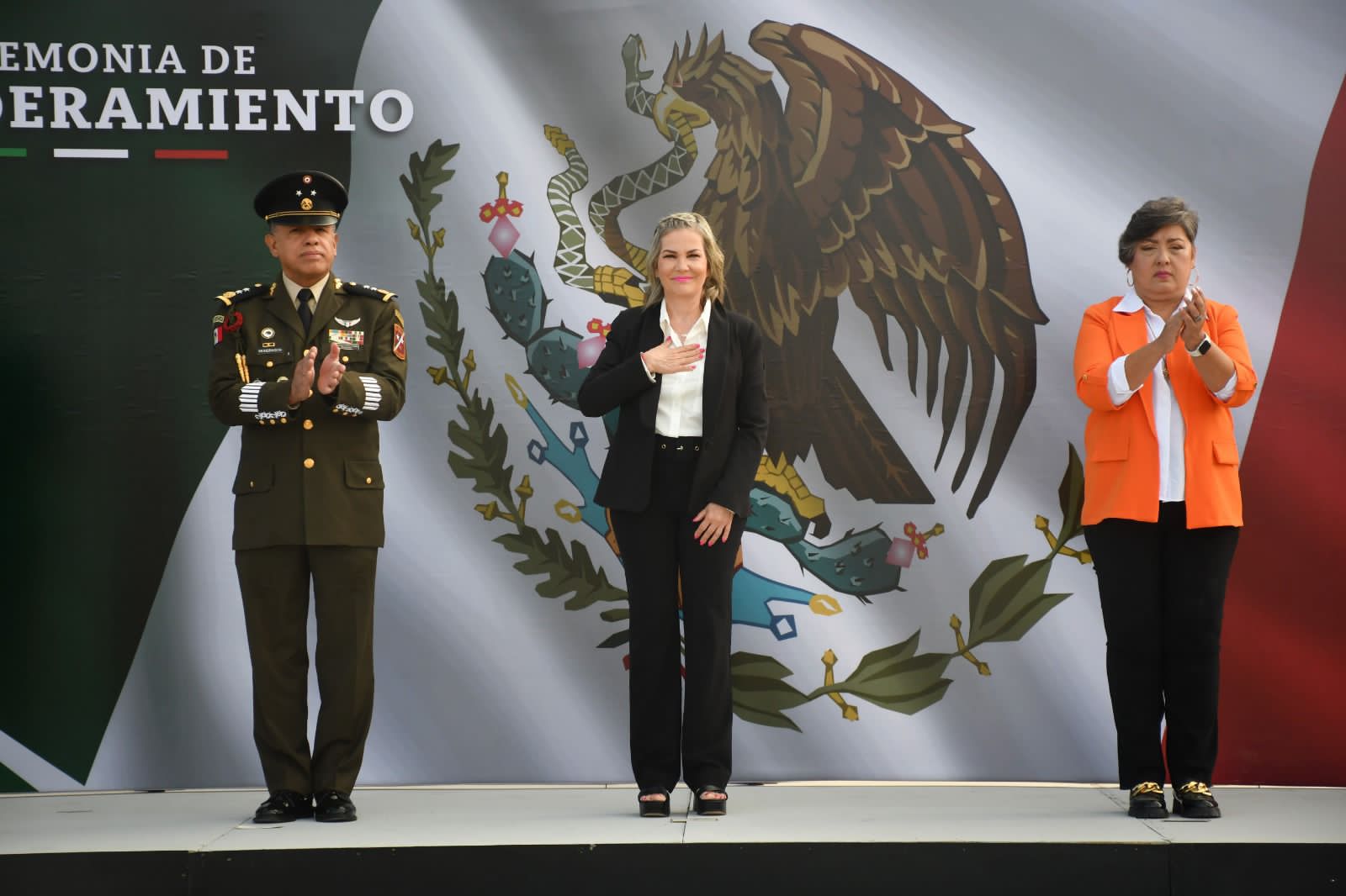 ABANDERAN A ESCOLTAS DE INSTITUCIONES EDUCATIVAS