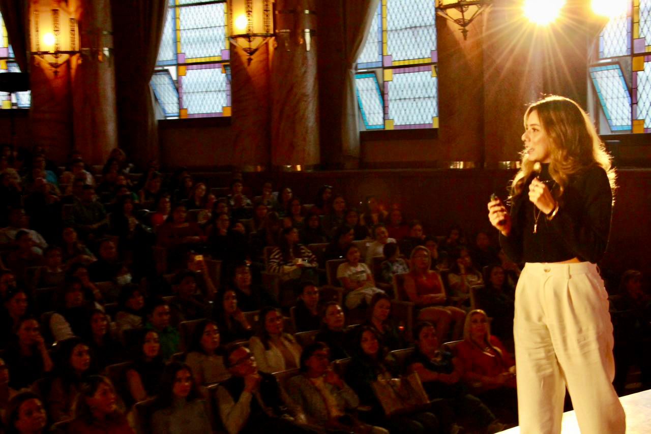 CONFERENCIA DE JESSICA FERNÁNDEZ EN SALTILLO FUE TODO UN ÉXITO