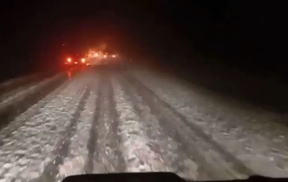 ¡EN PLENO MARZO! SORPRENDE GRANIZO EN CARRETERA 57