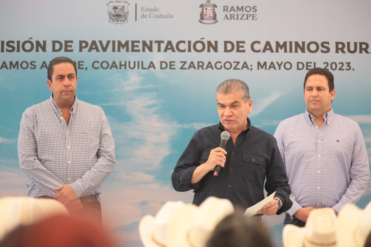 SUPERVISAN MIGUEL RIQUELME Y JOSÉ MARÍA MORALES PAVIMENTACIÓN DE CAMINOS RURALES