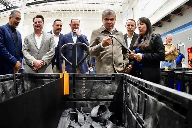 ACOMPAÑA MIGUE ÁNGEL RIQUELME A DIRECTIVOS DE PARK OHIO EN LA INAUGURACIÓN DE LA PLANTA 4