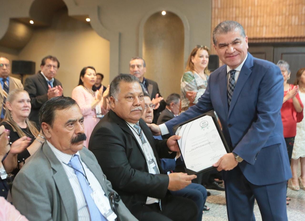 RECONOCE MARS LABOR DEL MAGISTERIO DE COAHUILA