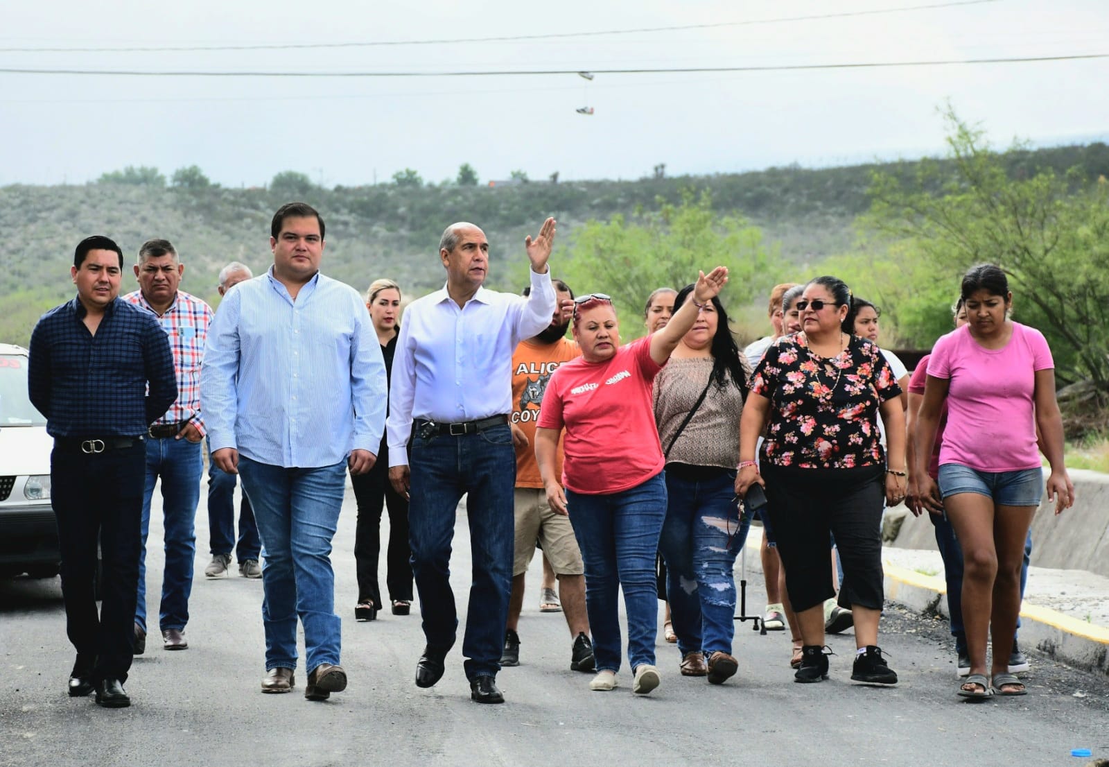 SUPERVISAN OBRA DE PAVIMENTACIÓN EN LA AMPLIACIÓN SAN MIGUEL.