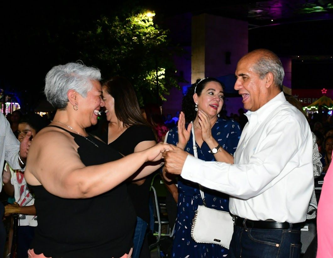 FESTEJO POR EL DÍA DE LAS MADRES EN MONCLOVA FUE UN ROTUNDO ÉXITO.