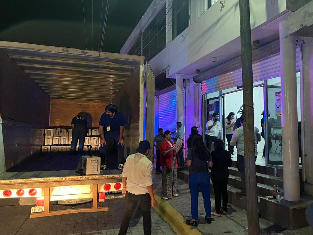 PAQUETES SON TRASLADADOS A SEDE LOCAL DEL INE POR INCENDIO
