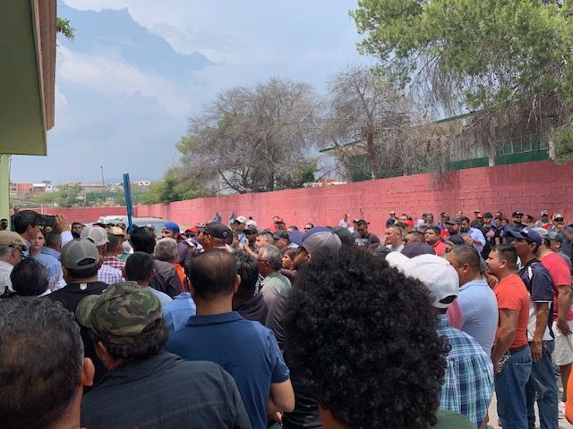 DESCONOCEN AL DEMOCRÁTICO, SE DEVUELVEN AL MINERO