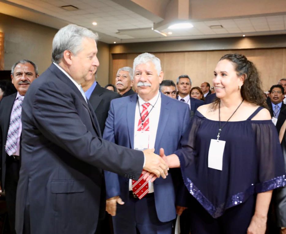 MAESTROS CONTRIBUYEN AL DESARROLLO EDUCATIVO DE SALTILLO: CHEMA FRAUSTRO