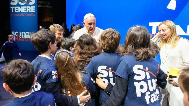 EL PAPA: EL RETO DE LA NATALIDAD ES UNA CUESTIÓN DE ESPERANZA