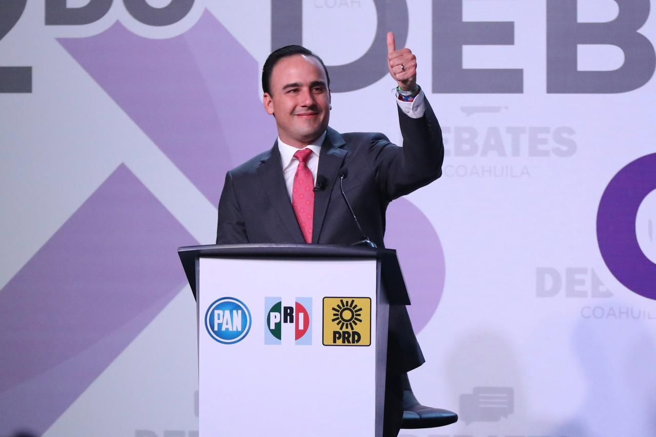 CON PROPUESTAS, ARRASA MANOLO JIMÉNEZ EN LOS DEBATES