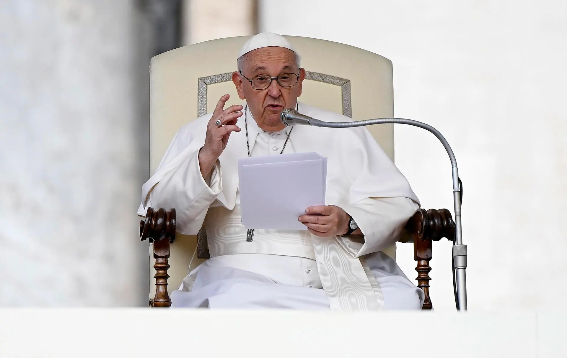 “ATRAVESAMOS MOMENTOS DIFÍCILES, LA HUMANIDAD ESTÁ EN PELIGRO”: PAPA FRANCISCO