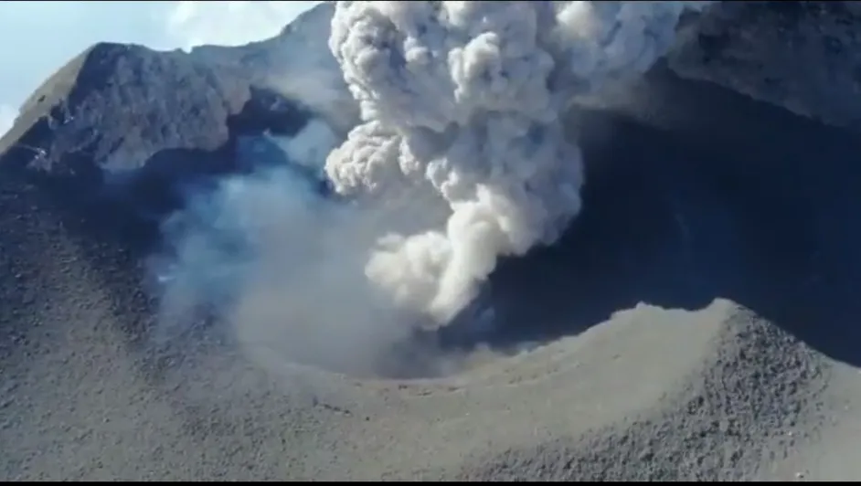 DESCARTAN DOMO DE LAVA TRAS SOBREVUELO AL CRÁTER DEL VOLCÁN POPOCATÉPETL