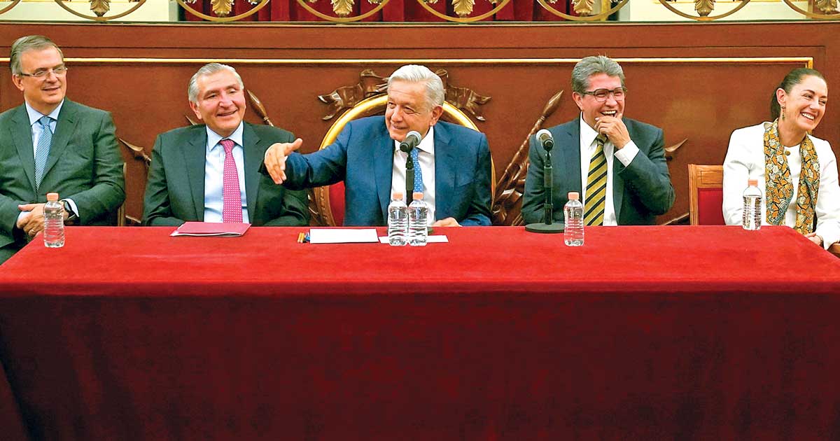 LÓPEZ OBRADOR PIDE A LAS ‘CORCHOLATAS’ RENUNCIAR A SUS CARGOS PARA PARTICIPAR EN LA ENCUESTA DE MORENA