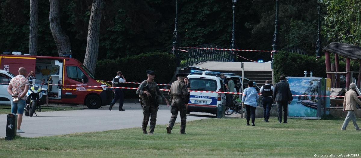 HOMBRE HIERE A 4 NIÑOS EN UN ATAQUE CON CUCHILLO EN FRANCIA
