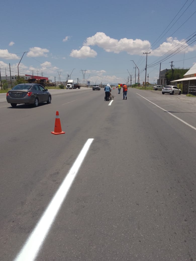 DELIMITAN CARRILES EN EL BULEVAR GALAZ