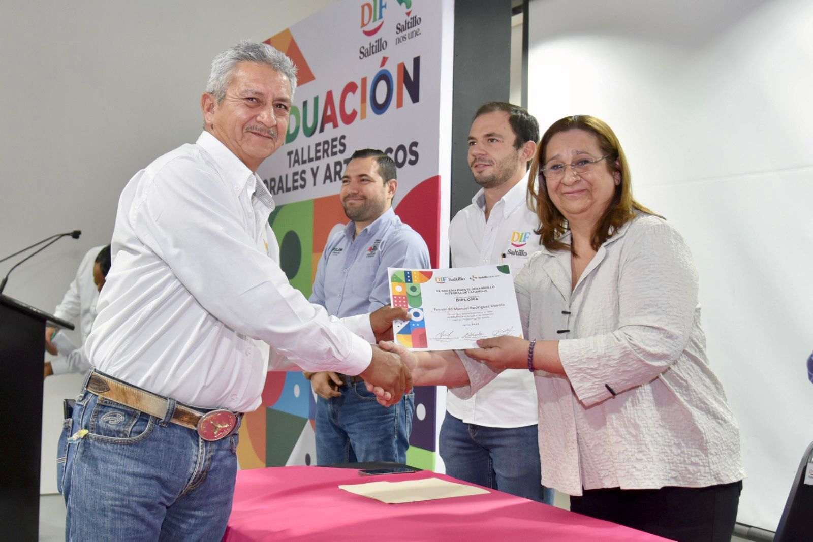 GRADÚA DIF SALTILLO 248 ALUMNAS Y ALUMNOS DE TALLERES LABORALES Y ARTÍSTICOS