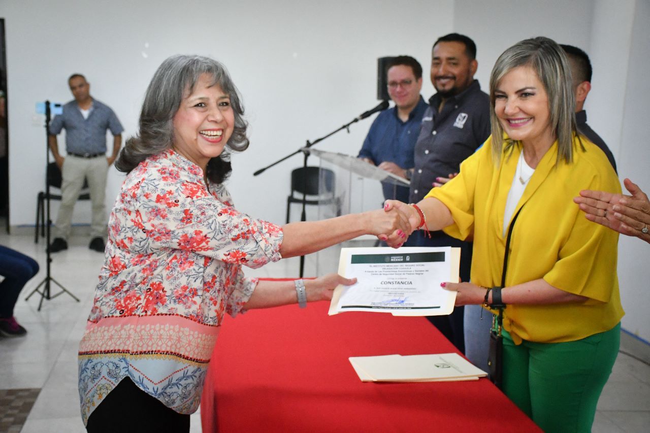FOMENTAN AUTOEMPLEO CON CURSOS DE REPOSTERÍA EN EL DIF