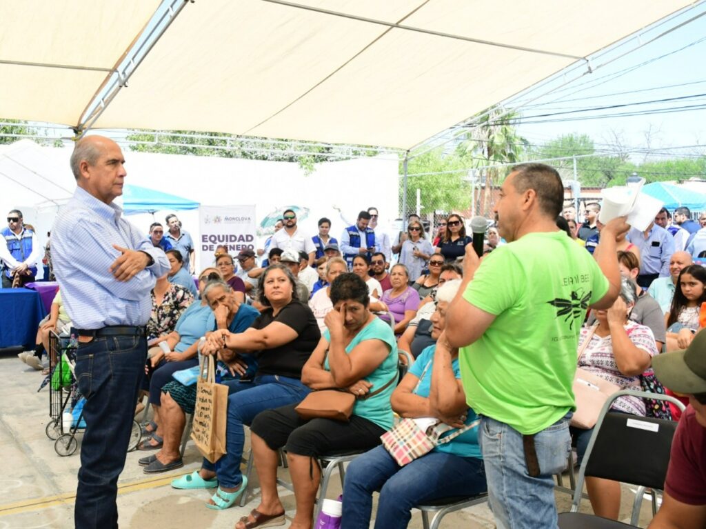 MARIO DÁVILA ESCUCHA Y RESPONDE A LOS VECINOS DE LOS BOSQUES, A TRAVÉS DE LA BRIGADA DE ACCIÓN EN TU COLONIA.