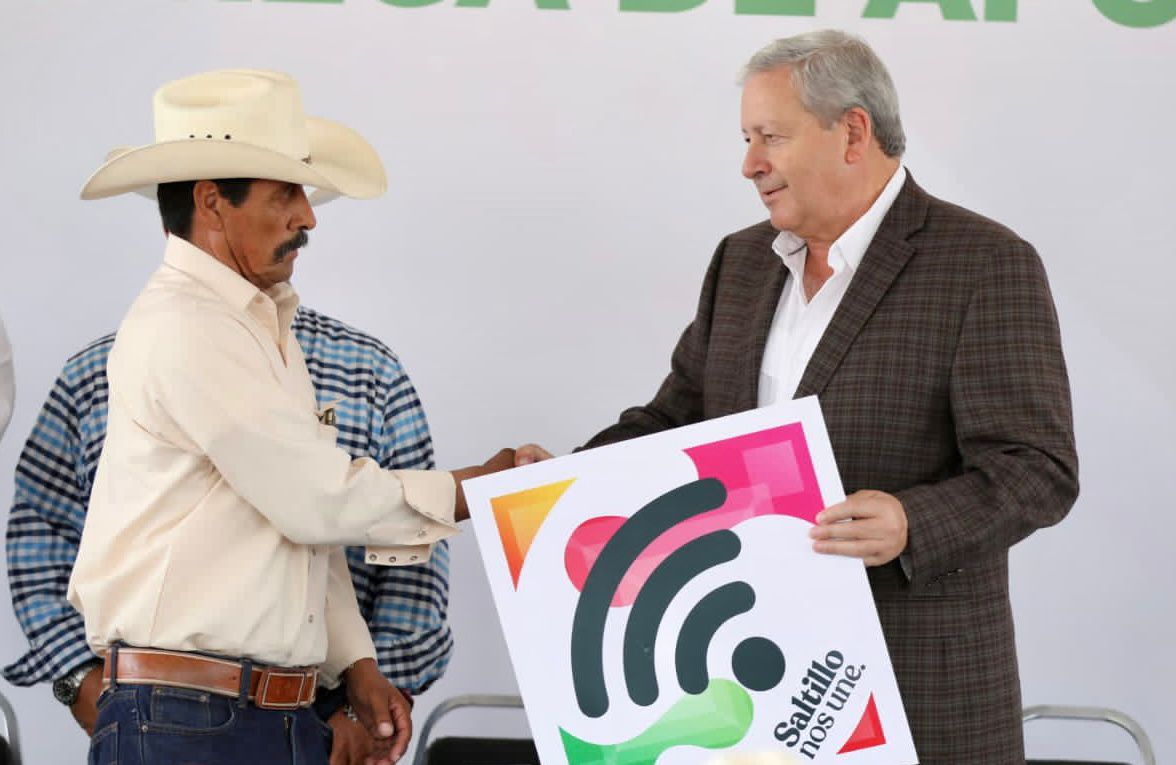 LLEVA CHEMA FRAUSTRO INTERNET A LOS EJIDOS