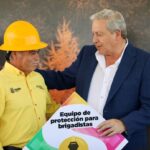 EQUIPA CHEMA FRAUSTRO A COMBATIENTES DE INCENDIOS FORESTALES