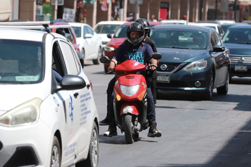 EL GOBIERNO MUNICIPAL DE SALTILLO, A TRAVÉS DE LA DIRECCIÓN DE MEDIO AMBIENTE Y DESARROLLO SUSTENTABLE PREPARA UN AMBICIOSO PROGRAMA DE MANTENIMIENTO DE PLAZAS PÚBLICAS MUNICIPALES.