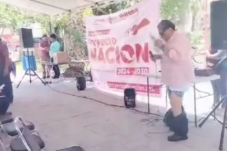 SE QUEDA SIN PANTALÓN DIPUTADO DE MORENA DURANTE ASAMBLEA EN SAN PEDRO, COAHUILA