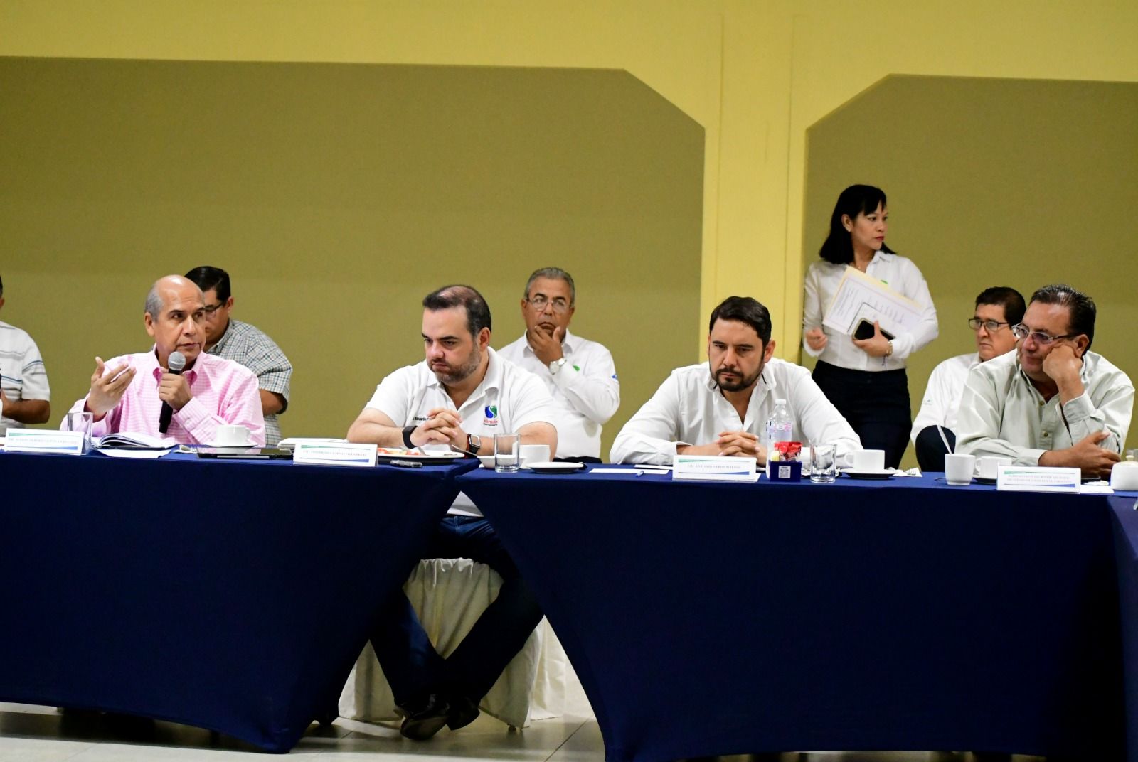 ATIENDEN PETICIONES DE LOS VECINOS DE LA COLONIA GUERRERO.