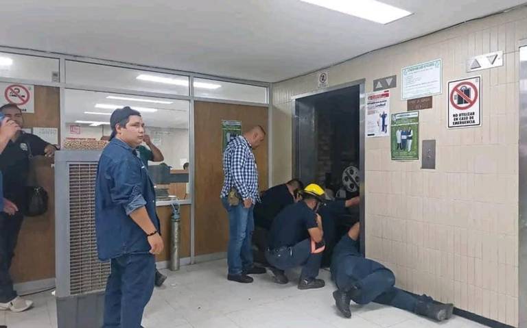 POR FALLA MECÁNICA, SIETE PERSONAS QUEDAN ATRAPADAS EN ELEVADOR DEL IMSS EN MONCLOVA