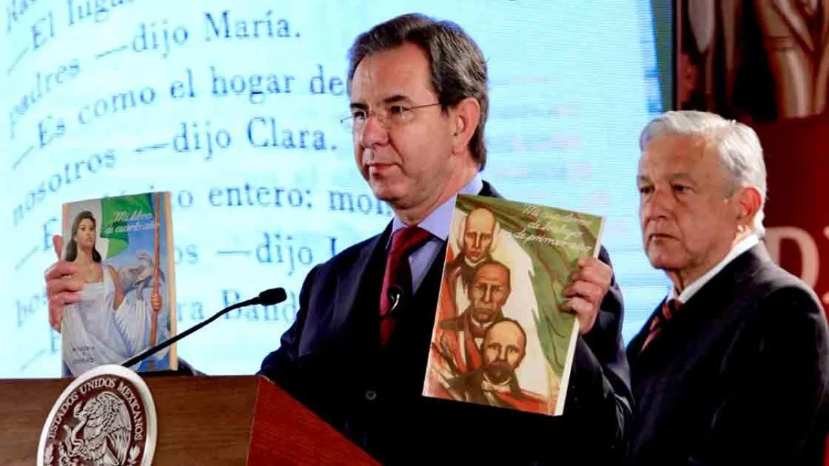 AMLO DICE QUE ‘ESTÁS MANIPULADO’ SI PIENSAS QUE LIBROS DE LA SEP SON COMUNISTAS