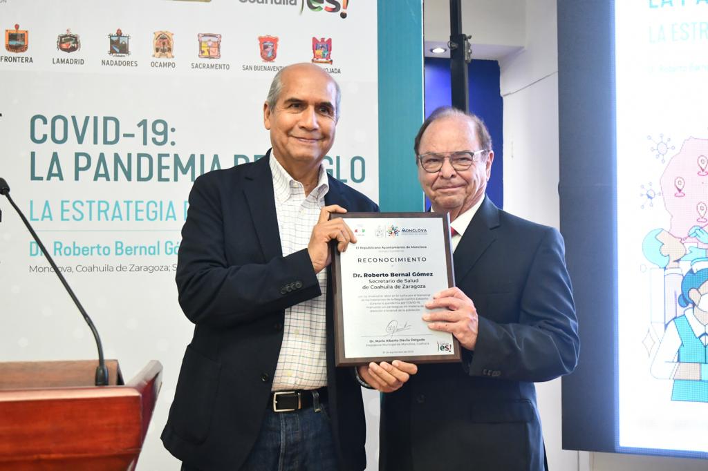 MARIO DÁVILA ENTREGA RECONOCIMIENTO AL SECRETARIO DE SALUD,POR SU GRAN TRABAJO CONTRA EL COVID-19.