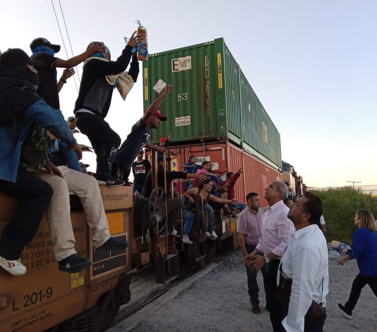 ALCALDE BRINDA AYUDA HUMANITARIA A MÁS DE 3 MIL MIGRANTES