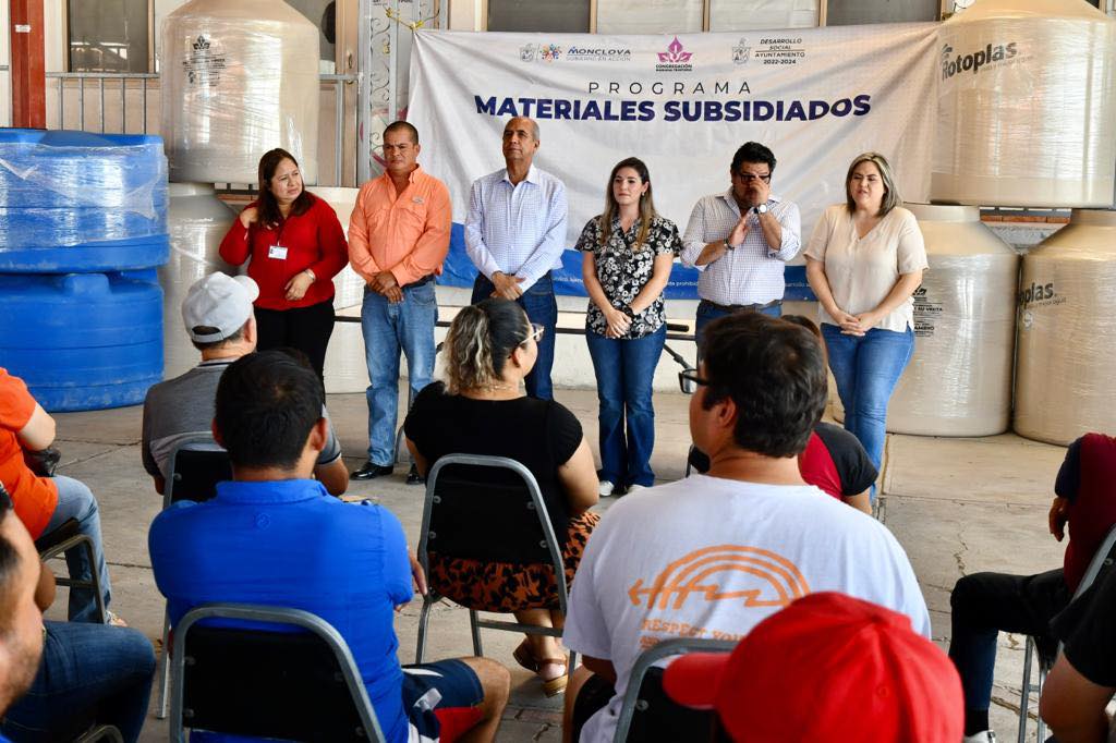 ENTREGA ALCALDE DE MONCLOVA TINACOS A DIFERENTES COLONIAS CON EL PROGRAMA “MATERIALES SUBSIDIADOS”.