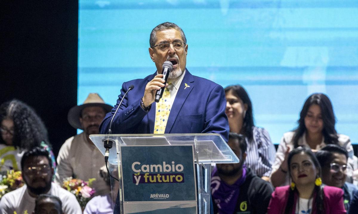 EL PRESIDENTE ELECTO DE GUATEMALA ADVIERTE UN GOLPE DE ESTADO EN EL PAÍS