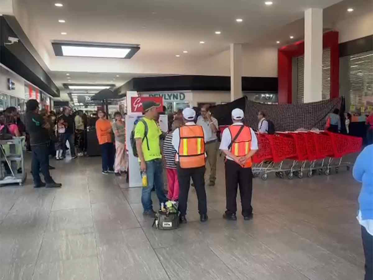 CAE ELEVADOR EN TIENDA SORIANA, AL MENOS UNA PERSONA MURIÓ