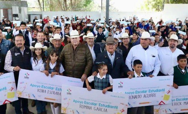 ENTREGA CHEMA FRAUSTO APOYOS ESTUDIANTILES EN EJIDOS