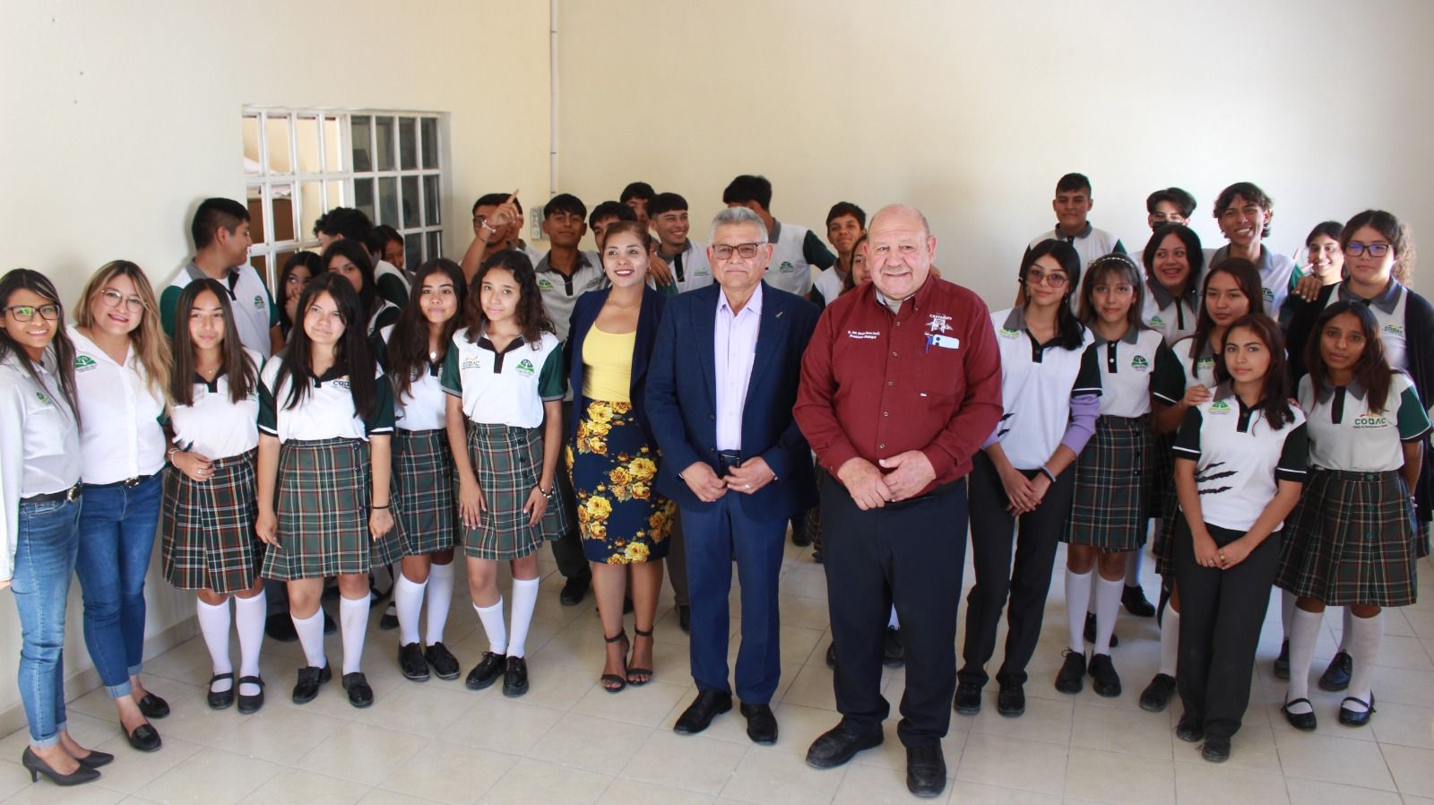 ENTREGA ALCALDE DE CASTAÑOS NUEVA AULA CLIMATIZADA AL COBAC